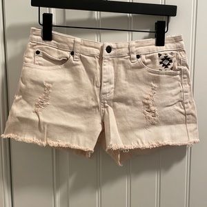 La Belle Roc Soft Pink Distressed Embroidered Shorts in 7/8